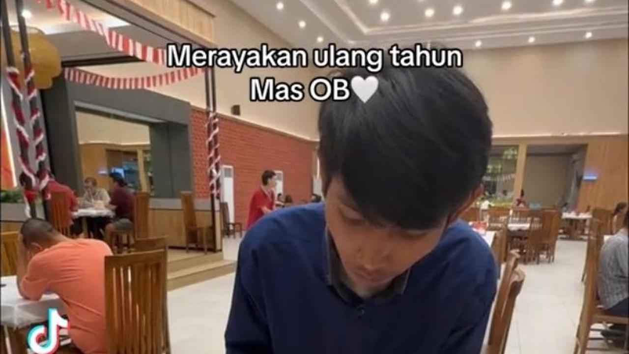 Viral Sekelompok Karyawan Buat Pesta Kejutan Ulang Tahun untuk OB Kantor, Aksinya Tuai Pujian