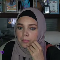 Restu suami adalah syarat utama Dewi Sandra menerima tawaran kerja.