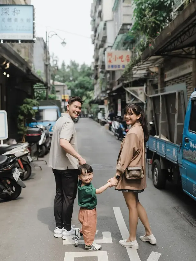 6 Potret Audi Marissa Mudik ke Rumah Anthony Xie di Taiwan, Jalan Bareng Mertua