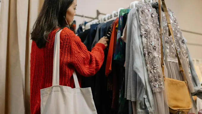 Belajar dari Kasus Pria Terkena Penyakit Kulit, Ahli Jelaskan Pentingnya Mencuci Baju Baru dan Thrifting Sebelum Dipakai