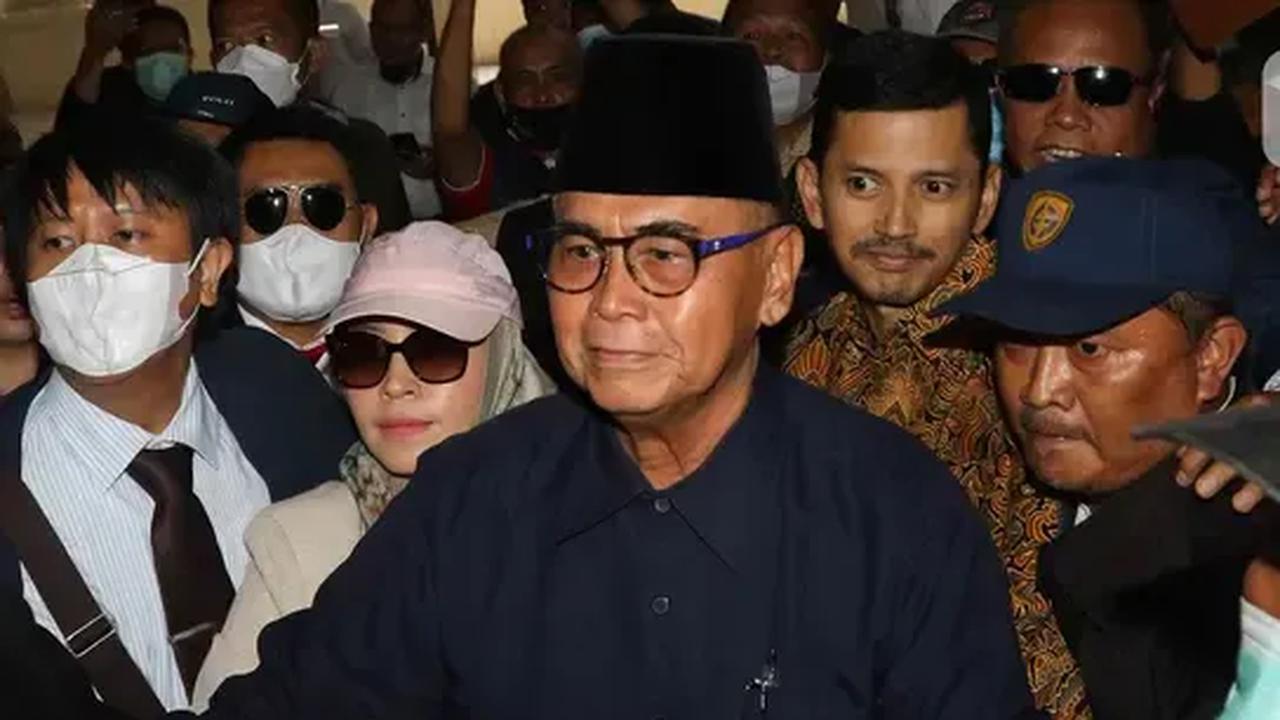Panji Gumilang dilaporkan dengan dugaan Tindak Pidana Pencucian Uang (TPPU) kepada polisi.&nbsp;