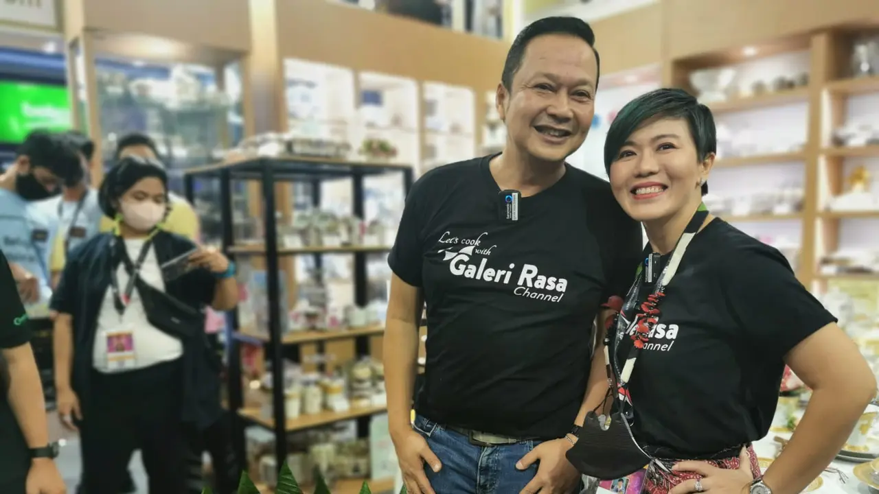 Brand Ambassador Vicenza yaitu Chef Rudy Choirudin dan perwakilan dari Brand Vicenza Hanny sebagai General Manager 