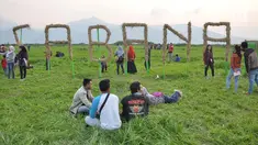 Kondisi Danau Rawa Pening saat dilanda musim kemarau di Dusun Cikal , Tuntang, Semarang, Jawa Tengah, Minggu ( 30/9). Musim kemarau panjang membuat Danau Rawa Pening surut dan berubah menjadi padang rumput atau sabana. (Liputan6.com/Gholib)