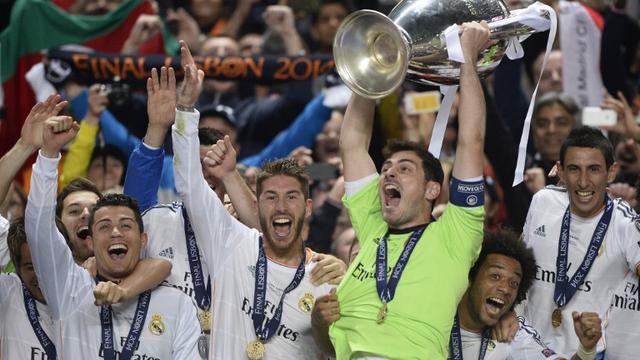 135 Gambar gambar real madrid angkat piala champion Terkini