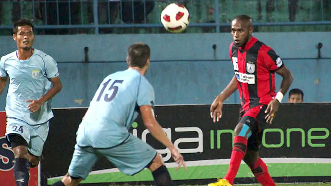 persela-persipura-130901c.jpg