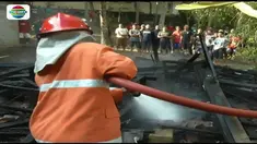 Sebuah rumah semi permanen di Kulonprogo, DIY, terbakar. Sang pemilik rumah yang diketahui sedang dalam kondisi tidak sehat, meninggal dunia dekat bak air.