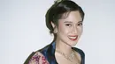 <p>Dian Sastrowardoyo memiliki gaya berpakaian yang mempunyai ciri khas tersendiri. Kali ini ia tampil dengan kebaya yang begitu unik. [Foto: Dian Sastrowardoyo/ Instagram]</p>