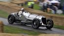 Napier-Railton: Mobil ini menjadi rekor tercepat pada ajang 24-hours di Bonneville Salt Flats di tahun 1936 dengan kecepatan tembus 242 km/h. Mesinnya menggunakan Napier Lion aero engine dengan kapasitas 23.900cc 12-silinder yang mampu menyemburkan tenaga hingga 586 bhp. (Source: supercars.net)