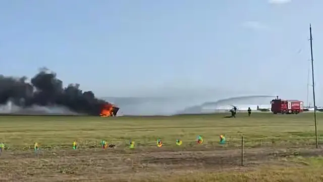 Xpeng eVTOL dengan desain futuristis saat unjuk kemampuan di pameran internasional. (CarNewsChina)