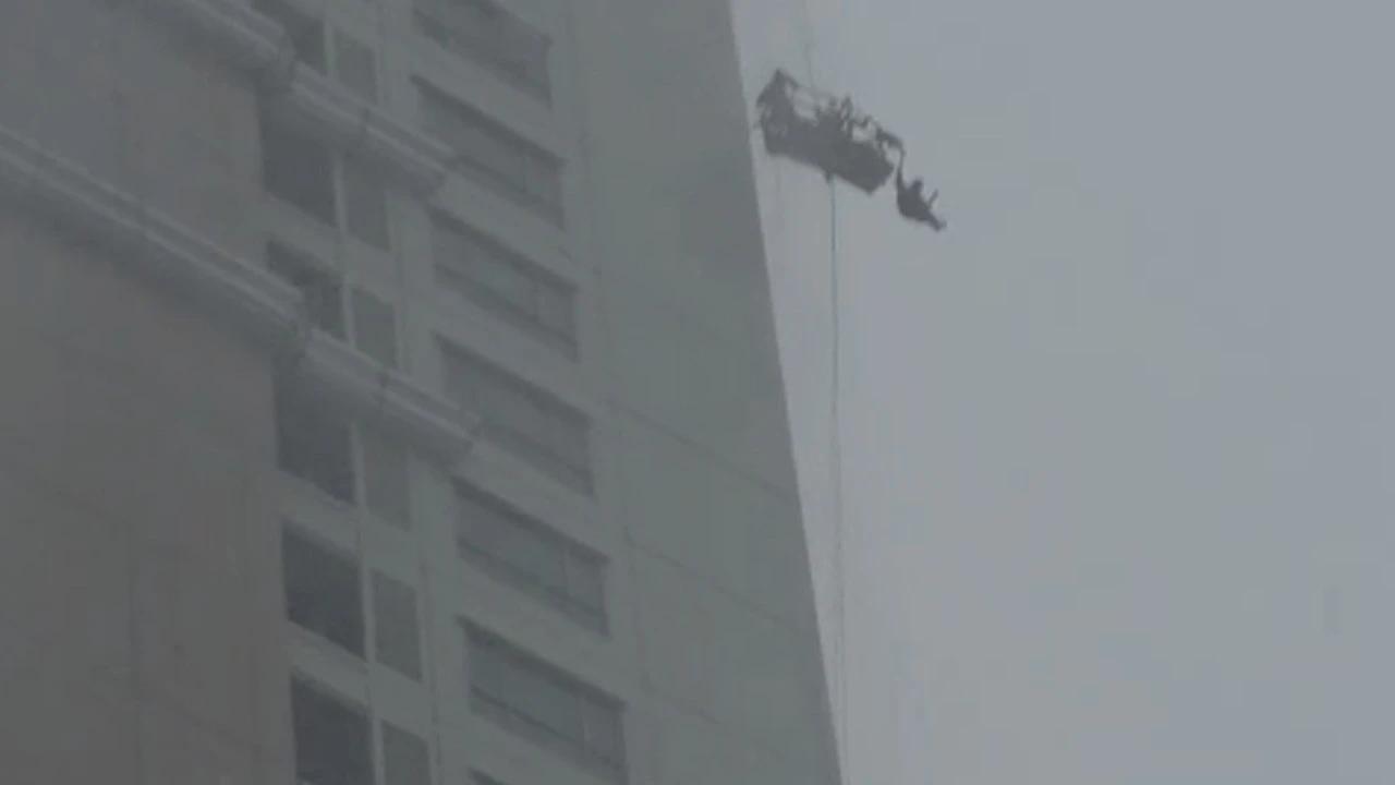 Teknisi Apartemen Surabaya yang Tergantung dan Terombang Ambing di Lantai 26 Meninggal Dunia