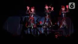 BabyMetal membawakan lagu-lagu hits mereka, seperti Megitsune, Gimme Chocolate dan RATATATA. (Liputan6.com/Herman Zakharia)