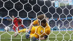 Kemenangan Belgia di pertandingan melawan Finlandia, membawa mereka keluar menjadi juara Grup B yang akan melenggang ke babak 16 besar setelah mengoleksi poin penuh putaran pertamanya. 
(Foto: AP/Pool/Dmitri Lovetsky)