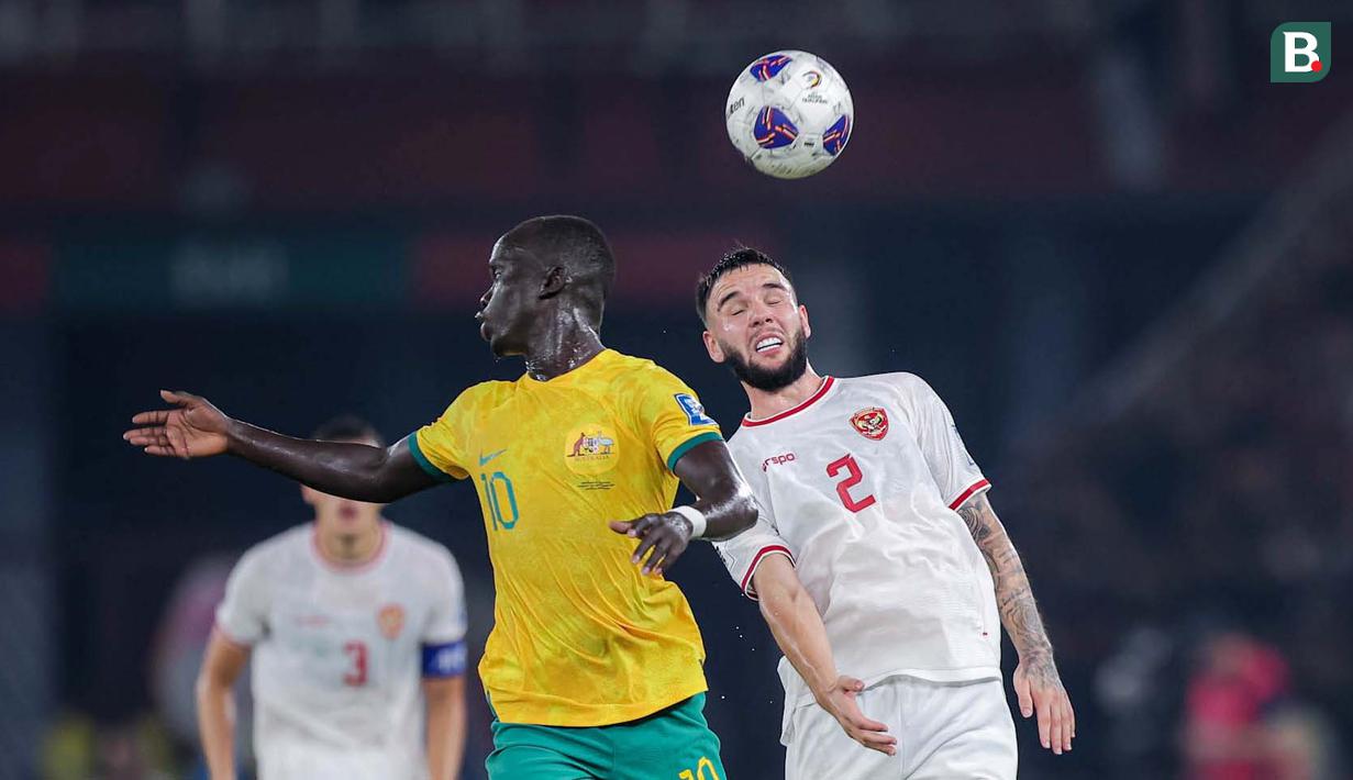 Calvin Verdonk menjadi mimpi buruk bagi Australia. Fullback 27 tahun itu, tanpa kenal lelah dan gentar, terus melakukan perlawanan sengit terhadap semua tukang gedor The Socceroos. (Bola.com/Bagaskara Lazuardi)