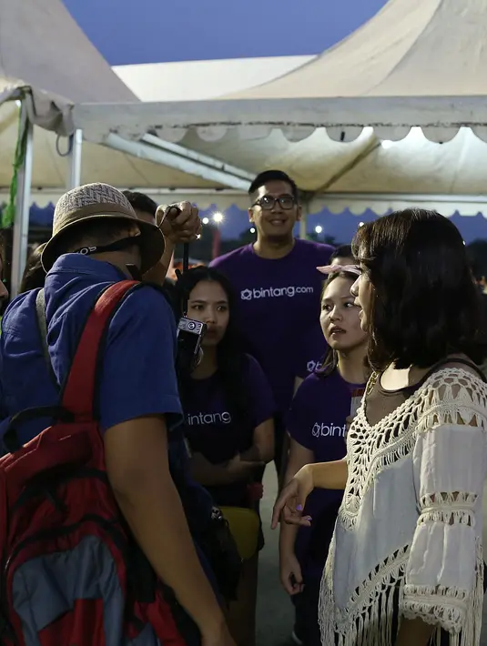 'Bener-bener suka banget karena suaranya bagus banget, tinggi banget. Orangnya cantik dan  perjalanan karirnya keren, bener-bener fenomenal,' ungkap Anisa Rahma. (Galih W. Satria/Bintang.com)