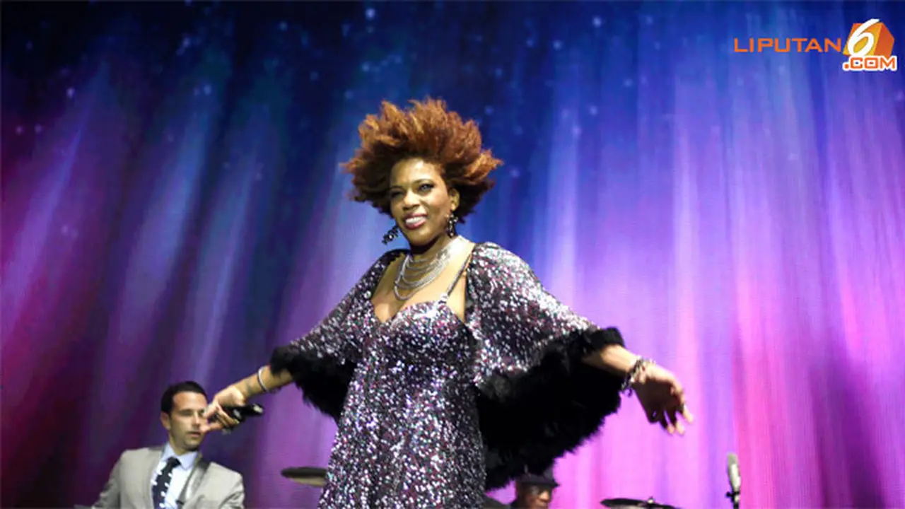 macy-gray-131007c.jpg