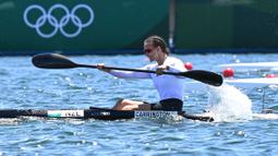 Atlet kayak asal Selandia Baru tersebut mampu patahkan dua rekor Olimpiade dalam satu hari, yaitu ketika partai final dan beberapa jam sebelumnya. Hasil itu membuat dirinya unggul 0,763 detik dari posisi kedua dan 0,818 detik dari posisi tiga. (Foto: AFP/Luis Acosta)