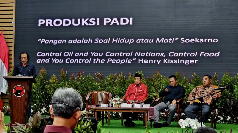 Guru Besar IPB Prof Dwi Andreas Santosa dalam diskusi di kantor DPP PDI Perjuangan (PDIP) terkait masalah pangan.