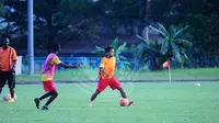 Andik Vermansah harus siap bila dimainkan di posisi baru oleh pelatih Zainal Abidin Hassan (kiri). (Selangor FA Facebook)