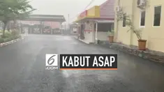 Kawasan Sumatera Selatan diguyur hujan deras disambut sukacita warga. Titik api terlihat turun drastis usai hujan deras turun.