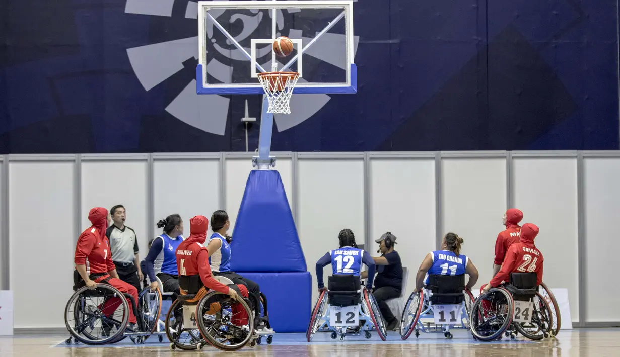 Duel basket putri antara Iran vs Kamboja pada Asian Para Games 2018 di Hall Basket, Senayan, Minggu (7/10/2018).  (Bola.com/Peksi Cahyo)