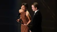 Zendaya Kejutkan Panggung Oscar 2026, Jam Tangan Berlian Kalah Populer dari Cincin Kawin