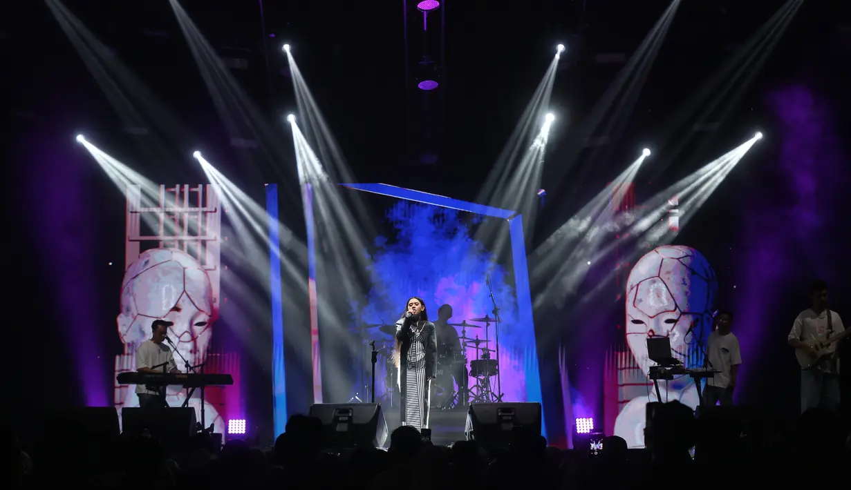 Ziva Magnolya di panggung The Sounds Project 2024. [Foto: Adrian Putra/Fimela]