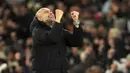 <p>Ekspresi bahagia pelatih Manchester City, Pep Guardiola saat merayakan gol yang dicetak oleh Jeremy Doku ke gawang Nottingham Forest pada laga lanjutan Liga Inggris 2024/2025 di Etihad Stadium, Manchester, Inggris, Kamis (05/12/2024). (AP Photo/Martin Rickett)</p>