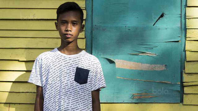 Pesepak bola SSB Tulehu Putra, Riski Ramdhani. (Bola.com/Vitalis Yogi Trisna)