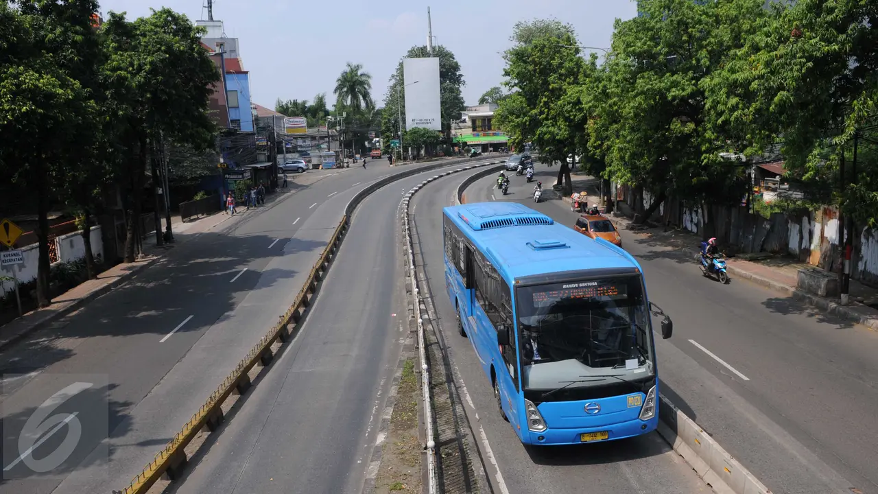 20160612- Ahok Bolehkan 3 Jenis Kendaraan Melintasi Jalur Busway –Jakarta- Helmi Afandi