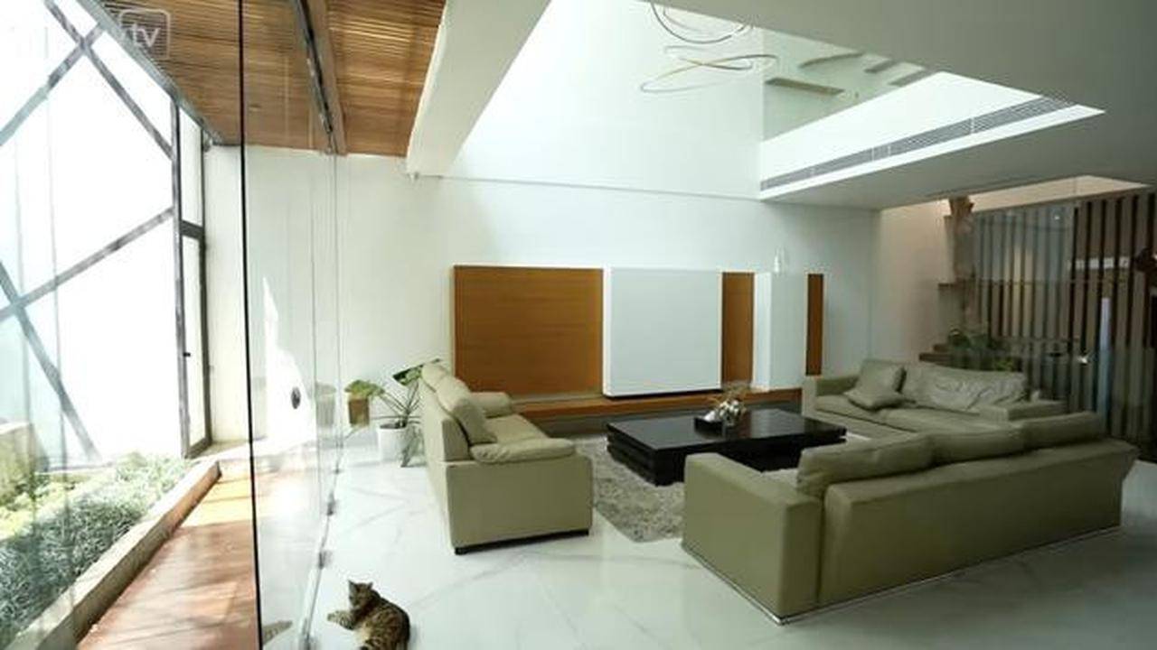 Potret Ruang TV Rumah Raditya Dika dan Anissa Aziza, Desain Modern Minimalis