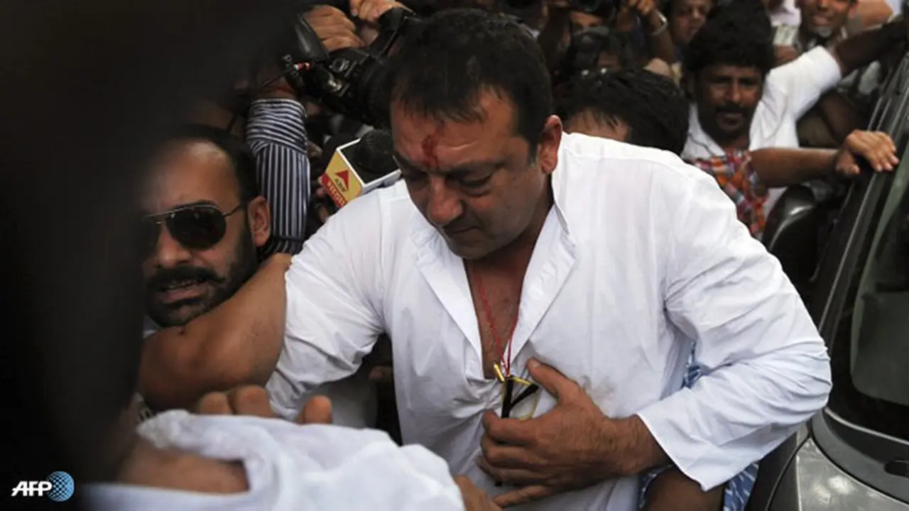 sanjay-dutt-130625b.jpg