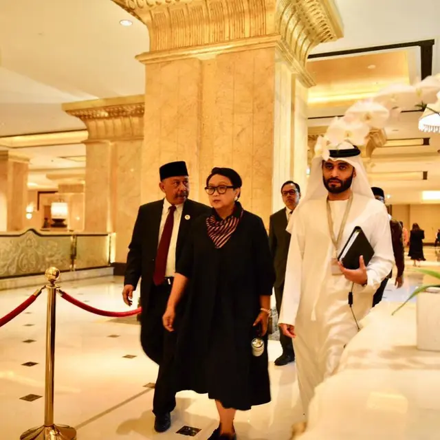 Gaya modis Menlu Retno Marsudi (Sumber: Instagram/retno_marsudi)