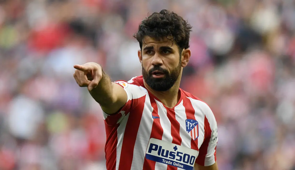 Reaksi striker Atletico Madrid, Diego Costa saat laga Liga Spanyol 2019/2020 menghadapi Sevilla di Wanda Metropolitano Stadium, Madrid (7/3/2020). Diego Costa membela Chelsea selama 3 musim mulai 2014/2015 hingga 2016/2017 usai didatangkan dari Atletico Madrid. Pada 2017/2018 Chelsea memulangkan Diego Costa ke Atletico Madrid dengan nilai transfer 60 juta euro. Saat ini Diego Costa berstatus tanpa klub setelah dilepas Wolverhampton pada akhir musim 2022/2023. (AFP/Pierre-Philippe Marcou)