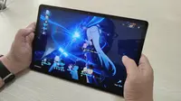 Performa Galaxy Tab S9 Plus mampu dipakai untuk main game ringan hingga berat, seperti Honkai: Star Rail hingga Genshin Impact dengan mulus. (Liputan6.com/ Yuslianson)