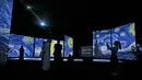 Suasana pameran lukisan Vincent van Gogh versi digital di Dubai, Uni Emirat Arab, Minggu (11/3). Pameran ini bertema Van Gogh Alive. (AP Photo/Kamran Jebreili)