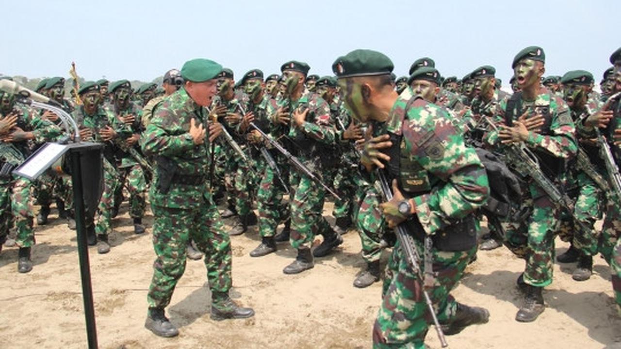 Penutupan pendidikan pasukan elite Para Raider di pantai Garut