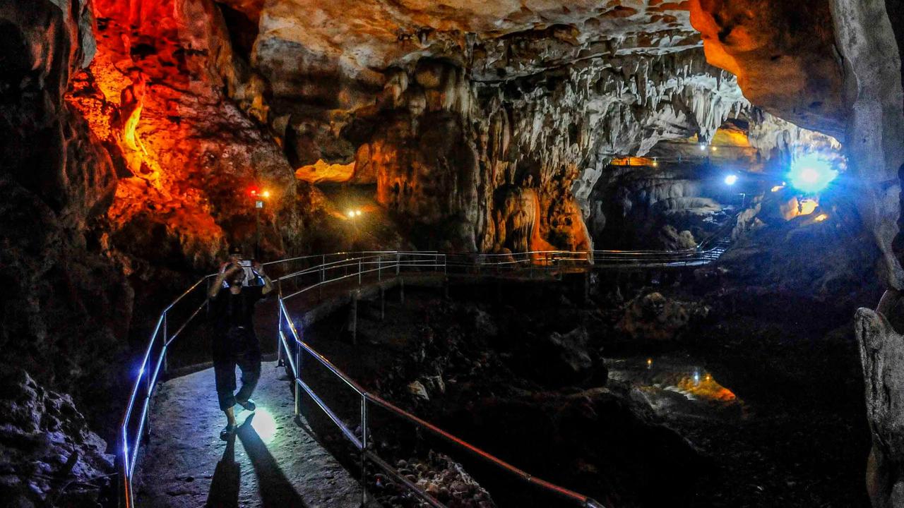 FOTO: Pesona Stalaktit dan Stalagmit Goa Lowo, Keajaiban Alam Trenggalek
