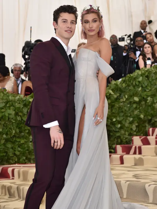 Sementara itu, Hailey Baldwin sendiri memilih untuk menghapus foto-fotonya bersama dengan Shawn Mendes di Instagram. (HECTOR RETAMAL  AFP)