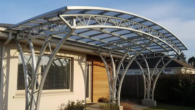 Desain Tampak Depan Rumah Mungil dengan Canopy Baja Ringan