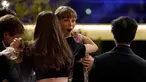 Ekspresi Taylor Swift saat she3 diumumkan sebagai pemenang penghargaan untuk Album of the Year di Grammy Awards tahunan ke-63 di Los Angeles Convention Center (14/3/2021).  Taylor Swift membawa pulang penghargaan Album of The Year buat albumnya folklore. (AP Photo / Chris Pizzello)
