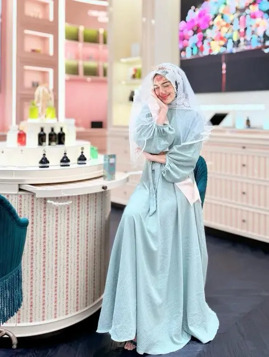 Menurut kabar yang beredar, Melody akan segera dipersunting oleh Ilham Prawira yang merupakan mantan suami presenter Dita Fakhrana. [@melodyprima]