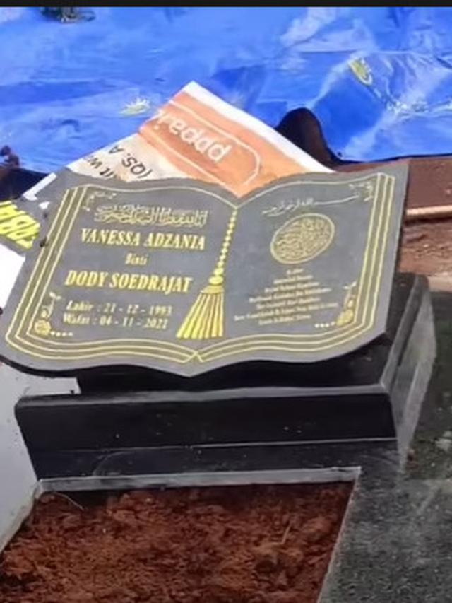 5 Potret Terbaru Makam Vanessa Angel dan Bibi Ardiansyah Usai Direnovasi Juragan 99