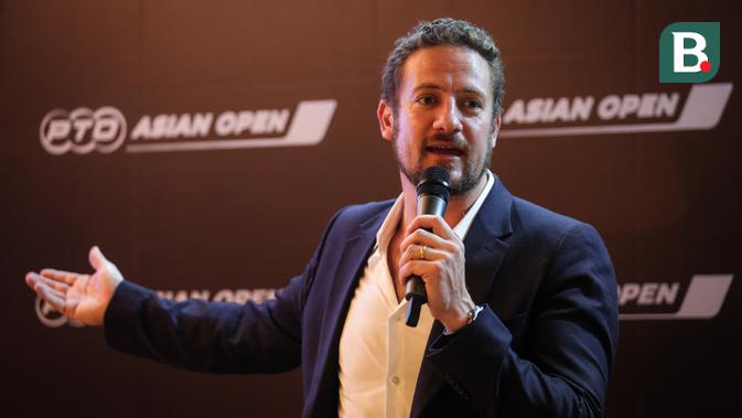 <p>CEO Professional Triathletes Organization (PTO), Sam Renouf memberikan keterangan kepada wartawan saat konferensi pers Professional Triathletes Organization (PTO) Asian Open 2023 yang berlangsung di Hotel Fairmont, Jakarta, Kamis (16 Februari 2023). PTO Asian Open akan berlangsung pada 19-20 Agustus 2023 di Singapura. (Bola.com/Bagaskara Lazuardi)</p>
