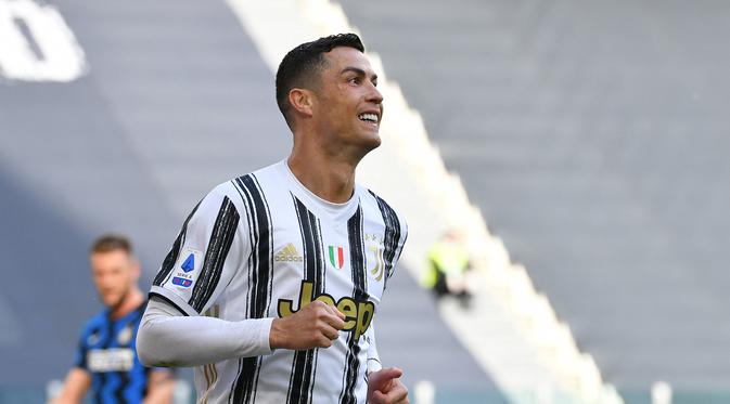 Ekspresi pemain Juventus, Cristiano Ronaldo, setelah membobol gawang Inter Milan pada lanjutan Liga Italia di Allianz Stadium, Sabtu (16/6/2021). (AFP/Isabella Bonotto)