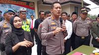 Kapolresta Bandung, Kombes Pol Kusworo Wibowo saat menggelar konferensi pers di Mapolsek Ciparay, Senin (6/6/2022). (Liputan6.com/ Dikdik Ripaldi)
