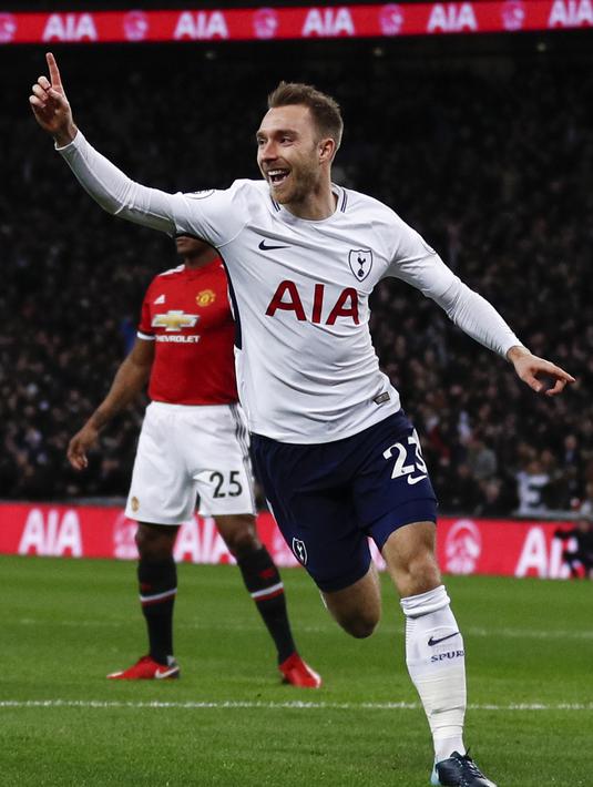 1. Christian Eriksen - Bintang yang naik daun sejak berada di Ajax Amsterdam. Visi permainan yang luas membuatnya kian sering menciptakan assist matang bagi rekannya saat ini di Tottenham Hotspur. (AFP/Adrian Dennis)