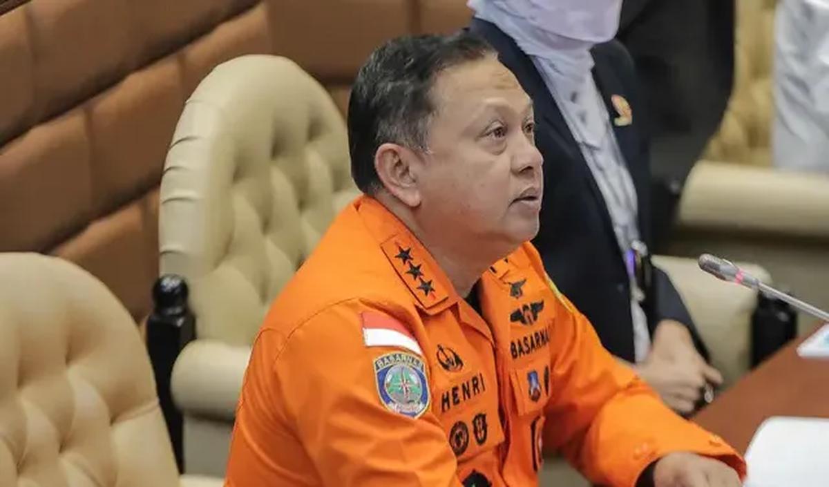 Kemudian, Letkol ABC juga bertugas menghubungi pihak swasta yang telah selesai melaksanakan pekerjaan dan telah menerima pencairan anggaran secara penuh. Tujuannya, untuk menagih mereka para pihak swasta memberikan dana komando.