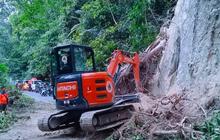 BPBD OKU Selatan Sigap Bersihkan Tanah Longsor, Arus Lalin Kembali Normal