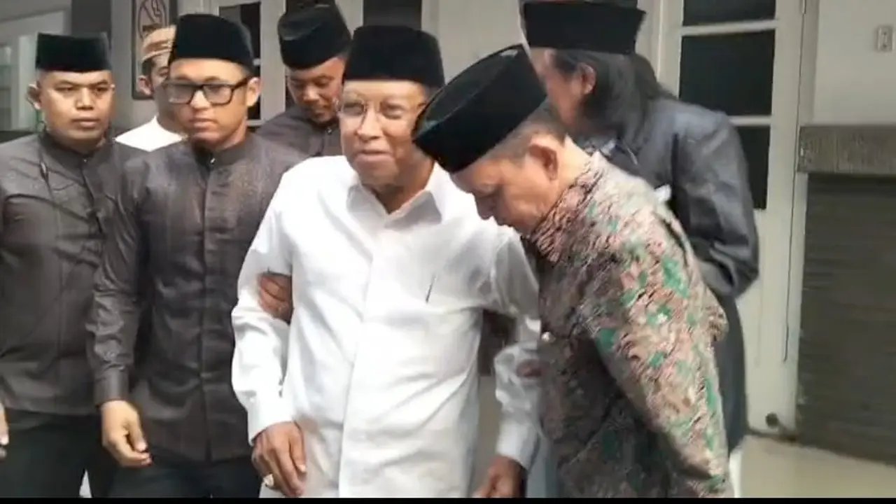 Kiai Said Aqil dan Gus Kikin bertemu untuk salat hajat berama menjelang Pemilihan Ketum PBNU di Muktamar ke-35 NU