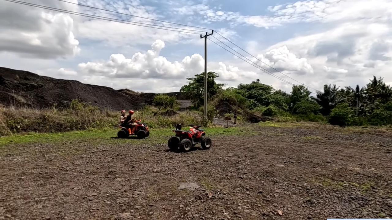 Berkeliling dengan ATV selama satu jam